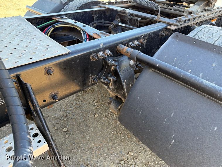 image for item EX1043 2016 Freightliner Cascadia 125 semi truck