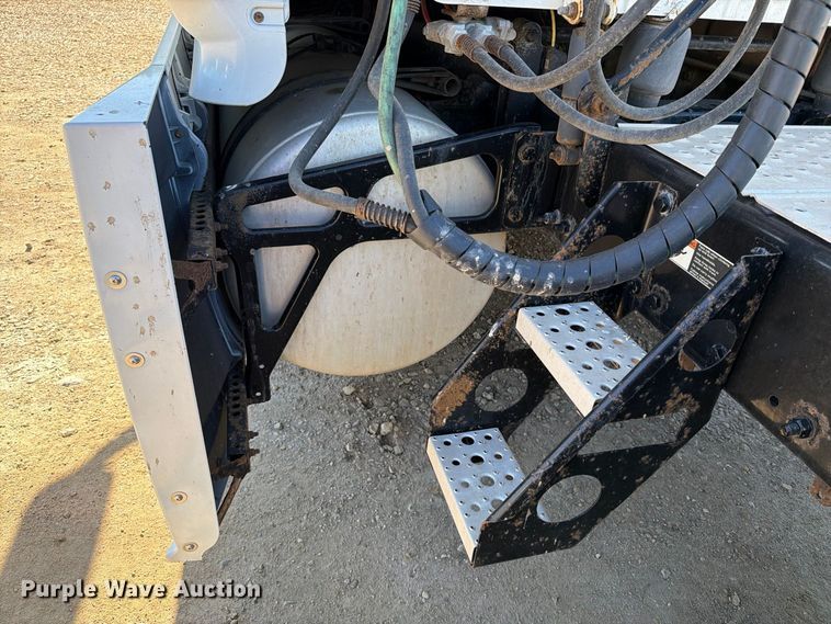image for item EX1043 2016 Freightliner Cascadia 125 semi truck