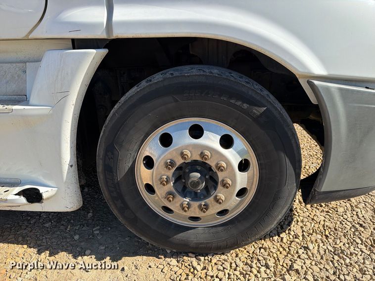image for item EX1043 2016 Freightliner Cascadia 125 semi truck