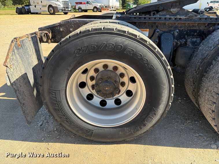 image for item EX1043 2016 Freightliner Cascadia 125 semi truck