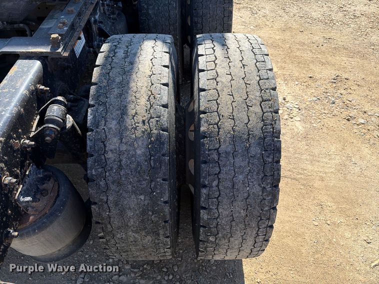 image for item EX1043 2016 Freightliner Cascadia 125 semi truck
