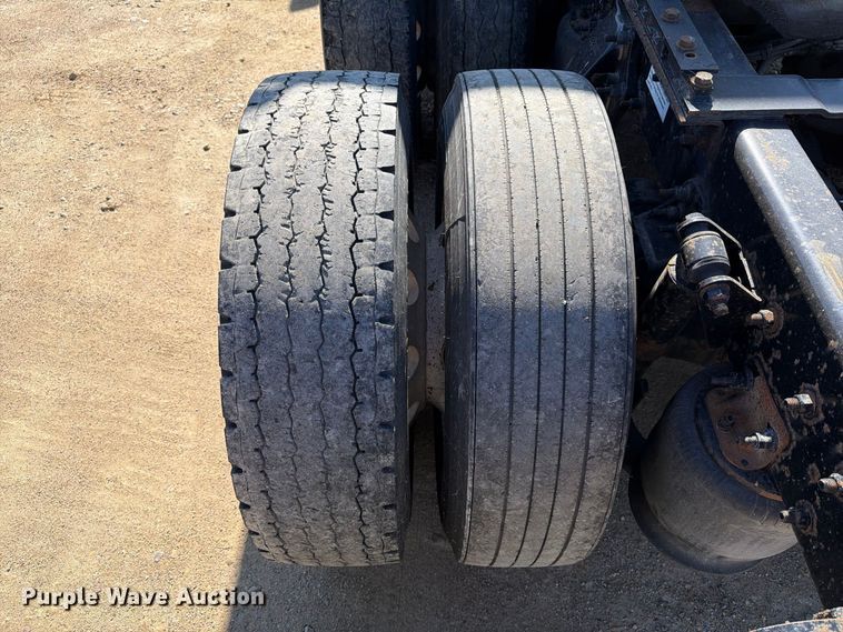 image for item EX1043 2016 Freightliner Cascadia 125 semi truck