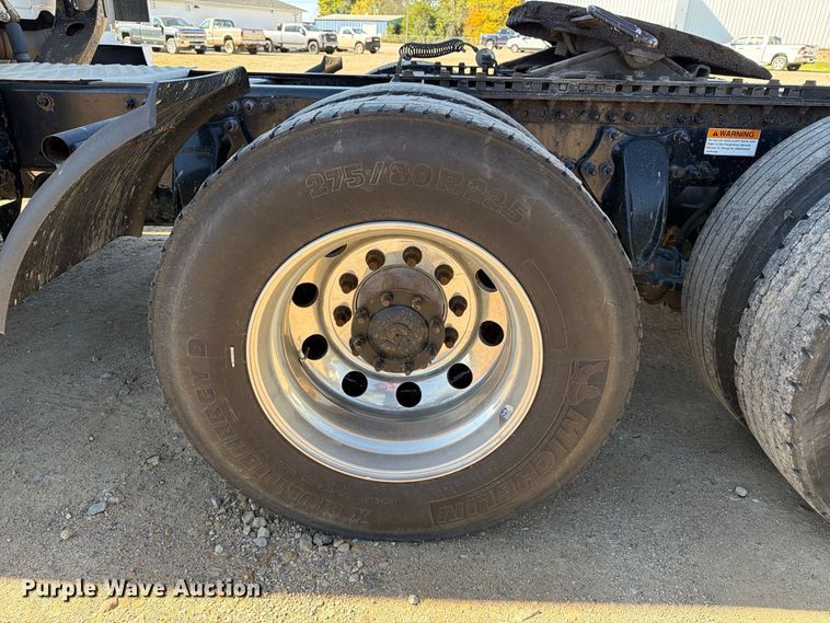 image for item EX1043 2016 Freightliner Cascadia 125 semi truck