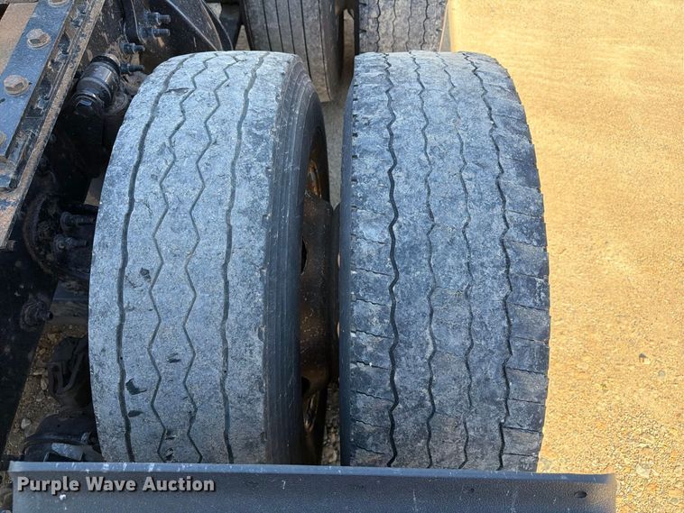 image for item EX1043 2016 Freightliner Cascadia 125 semi truck