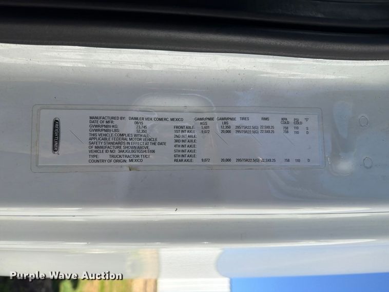 image for item EX1043 2016 Freightliner Cascadia 125 semi truck