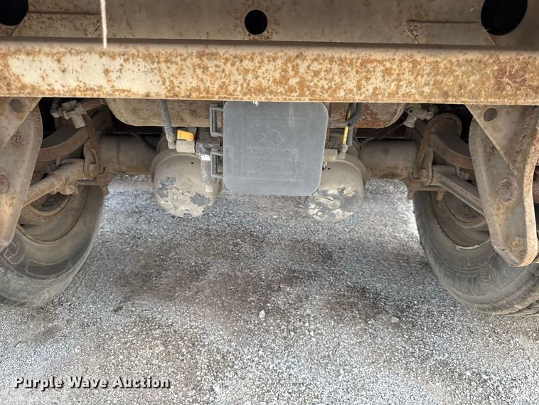 image for item EX2201 2004 Hyundai V12530152AJS dry van trailer