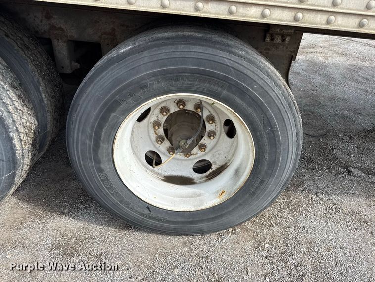 image for item EX2201 2004 Hyundai V12530152AJS dry van trailer