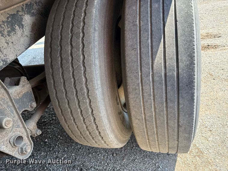 image for item EX2209 2000 Hyundai dry van trailer