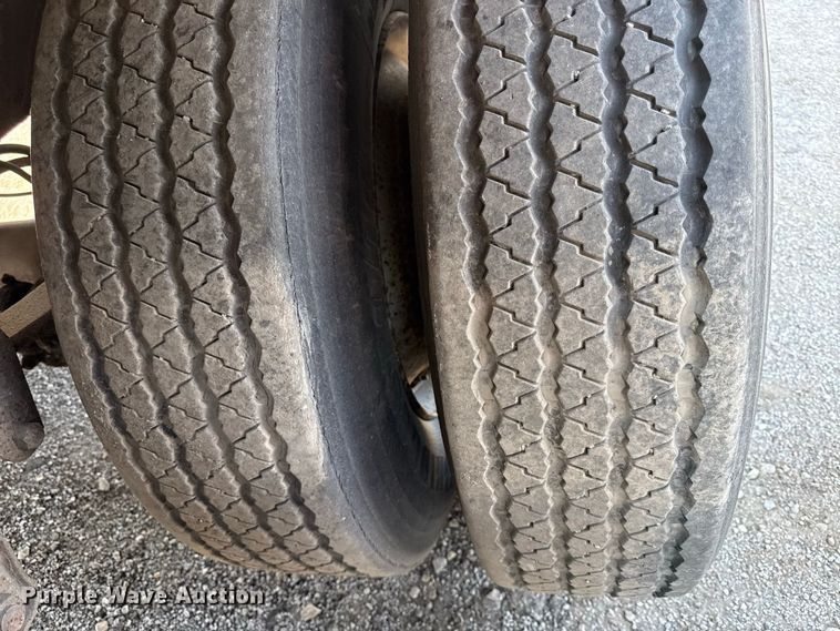 image for item EX2209 2000 Hyundai dry van trailer