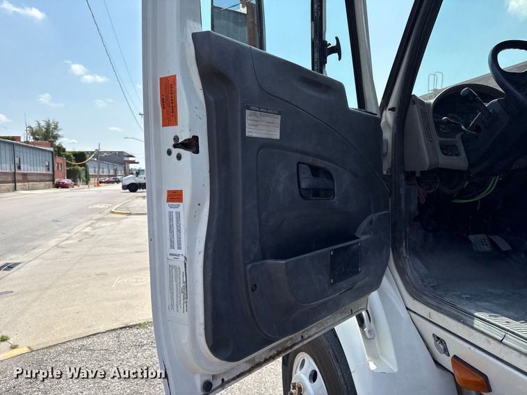 image for item EX2213 2009 International TranStar 8600 semi truck