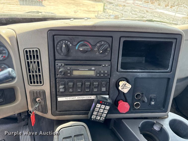 image for item EX2213 2009 International TranStar 8600 semi truck