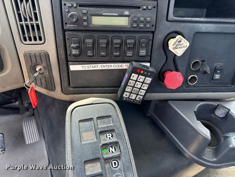 image for item EX2213 2009 International TranStar 8600 semi truck
