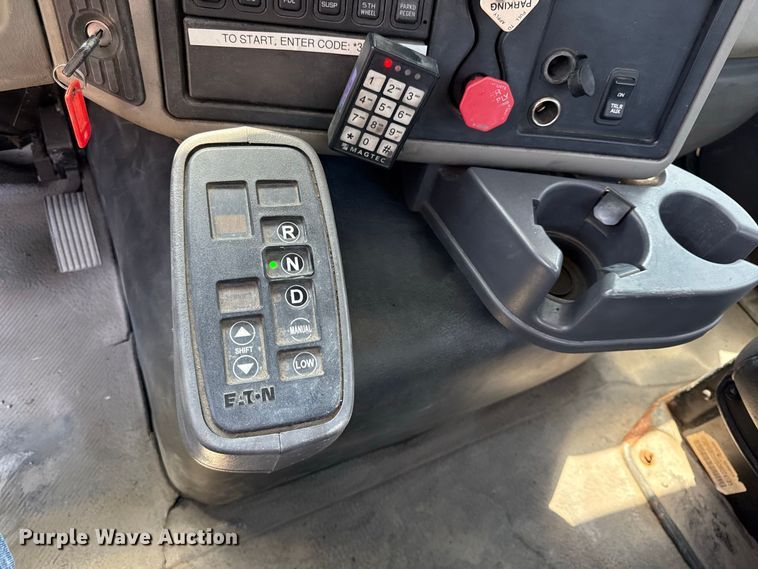 image for item EX2213 2009 International TranStar 8600 semi truck