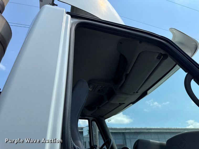 image for item EX2213 2009 International TranStar 8600 semi truck