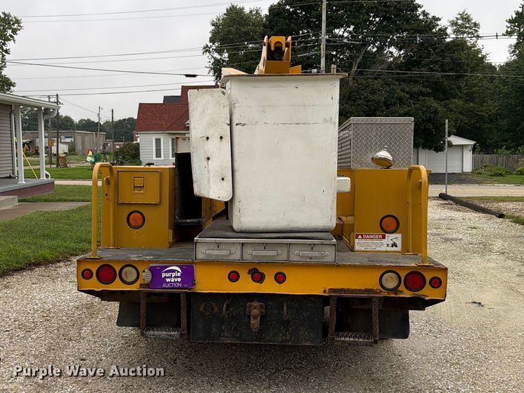 image for item EX4612 2002 Ford F550 bucket truck
