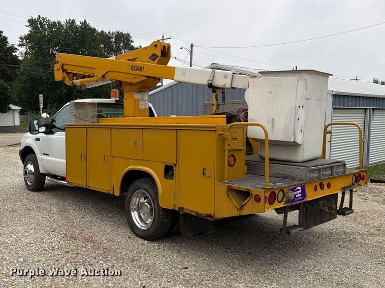 image for item EX4612 2002 Ford F550 bucket truck