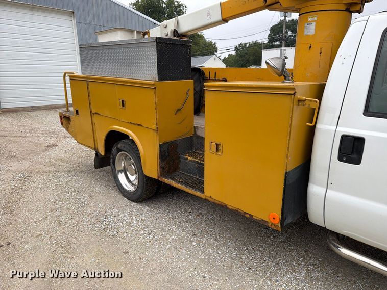 image for item EX4612 2002 Ford F550 bucket truck