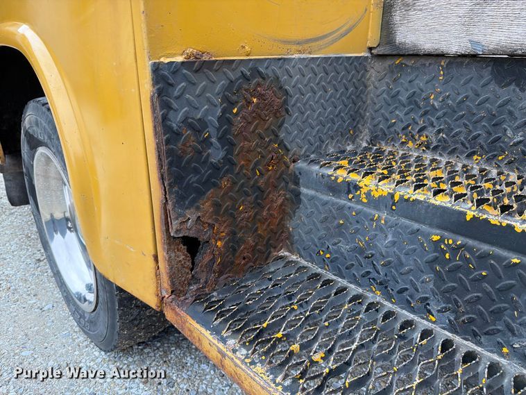 image for item EX4612 2002 Ford F550 bucket truck