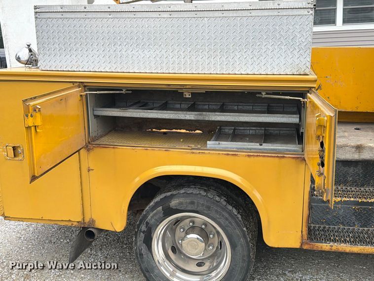 image for item EX4612 2002 Ford F550 bucket truck