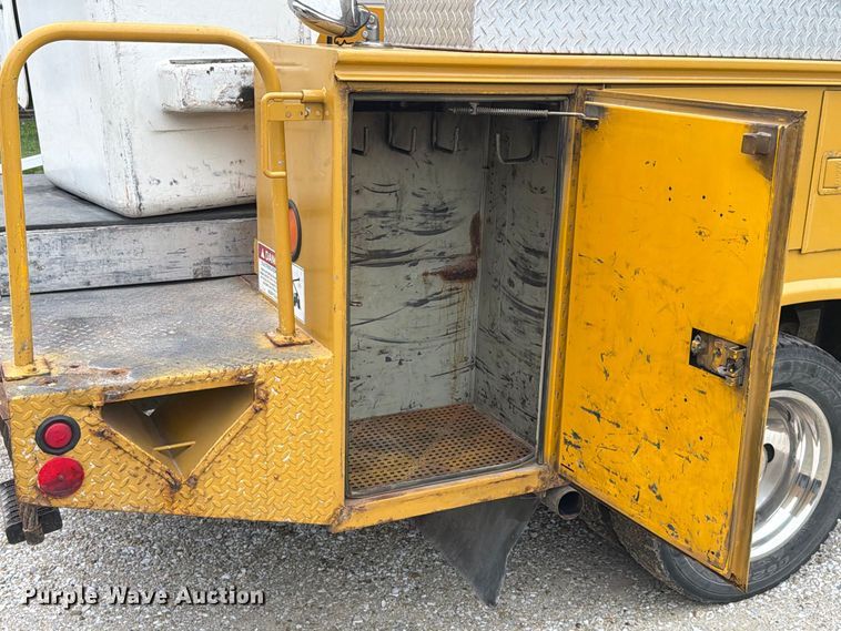 image for item EX4612 2002 Ford F550 bucket truck
