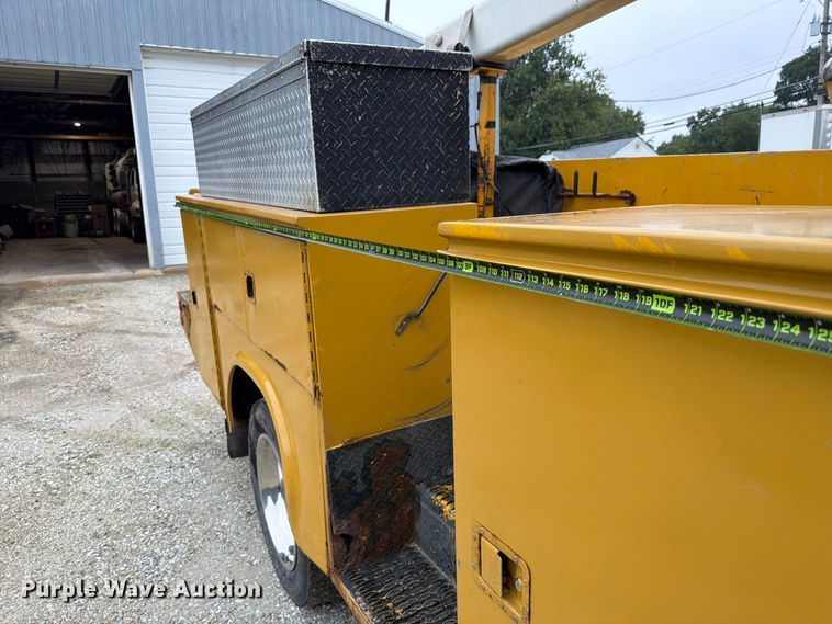 image for item EX4612 2002 Ford F550 bucket truck