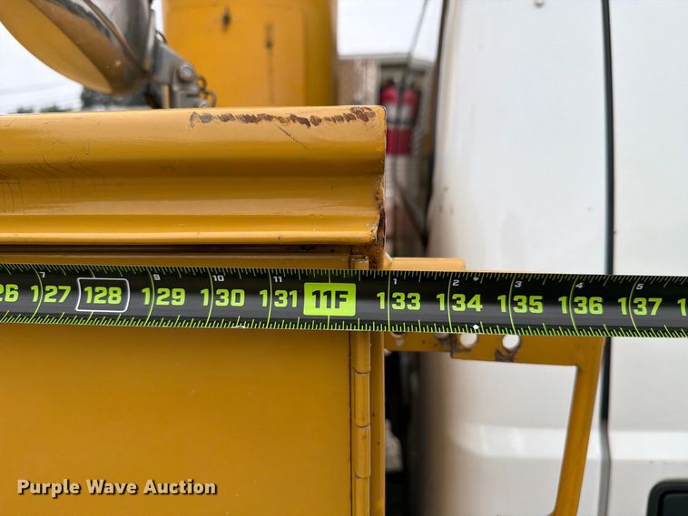image for item EX4612 2002 Ford F550 bucket truck