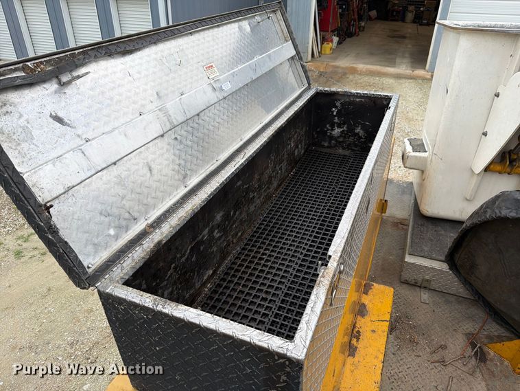 image for item EX4612 2002 Ford F550 bucket truck