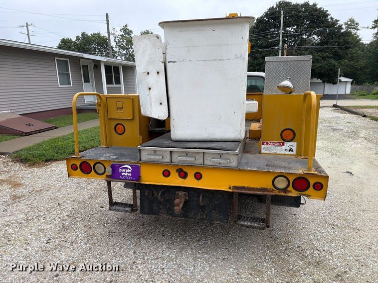 image for item EX4612 2002 Ford F550 bucket truck
