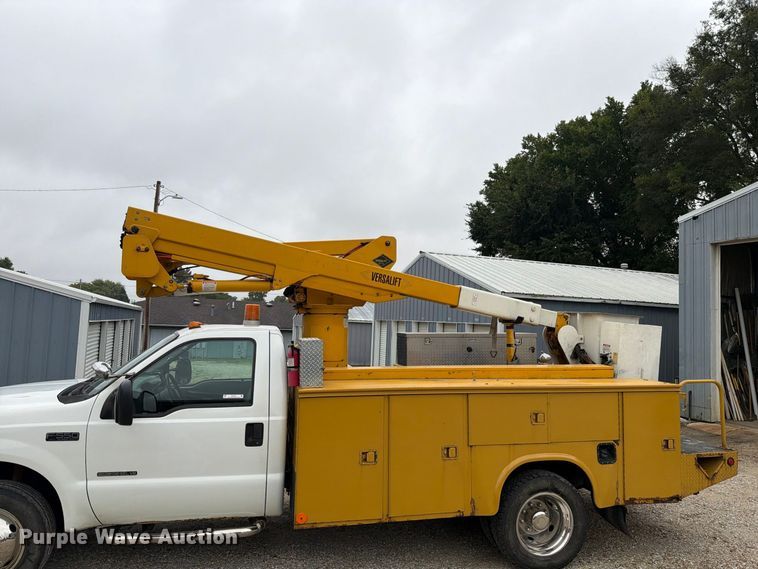 image for item EX4612 2002 Ford F550 bucket truck