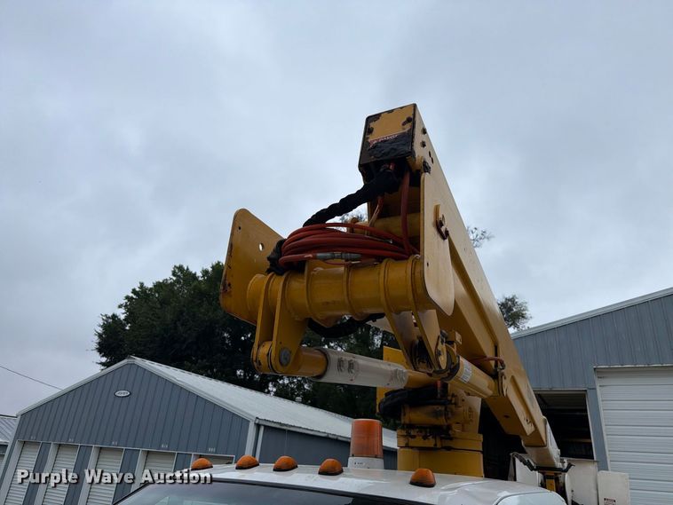 image for item EX4612 2002 Ford F550 bucket truck