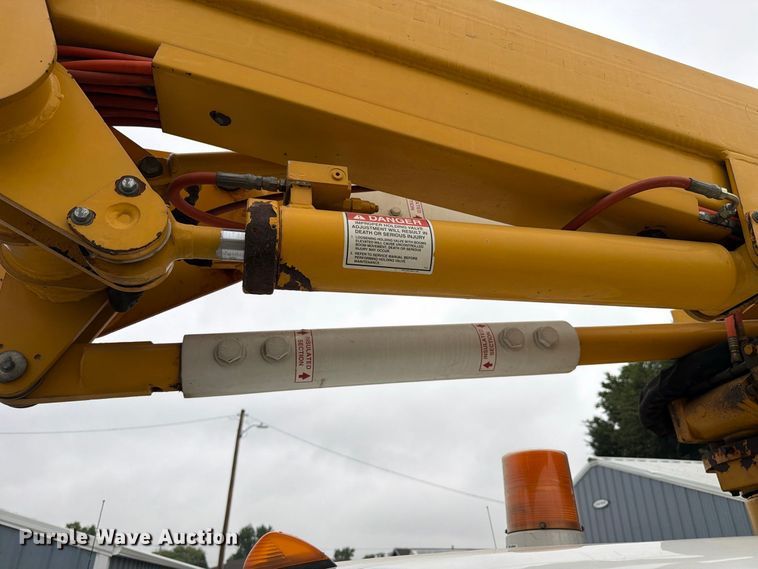 image for item EX4612 2002 Ford F550 bucket truck
