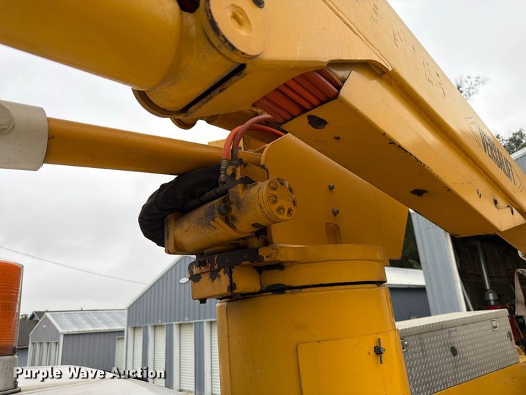 image for item EX4612 2002 Ford F550 bucket truck