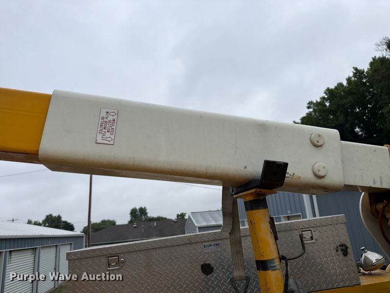 image for item EX4612 2002 Ford F550 bucket truck
