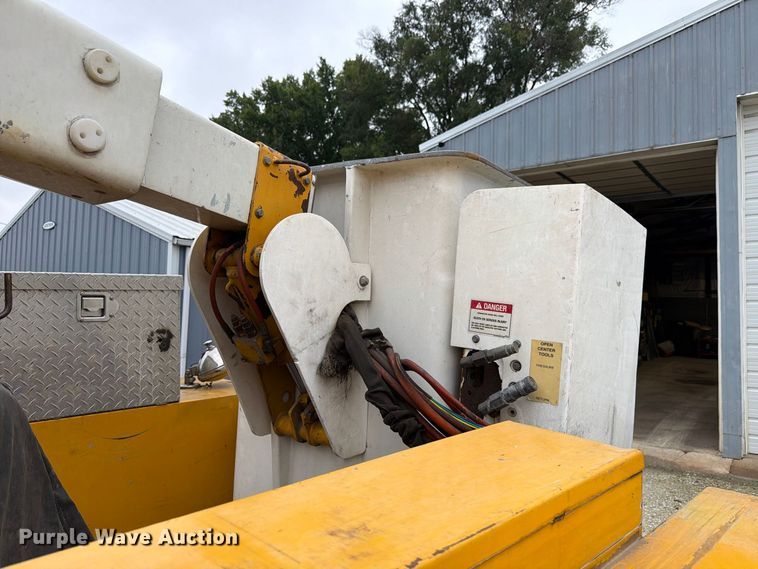 image for item EX4612 2002 Ford F550 bucket truck