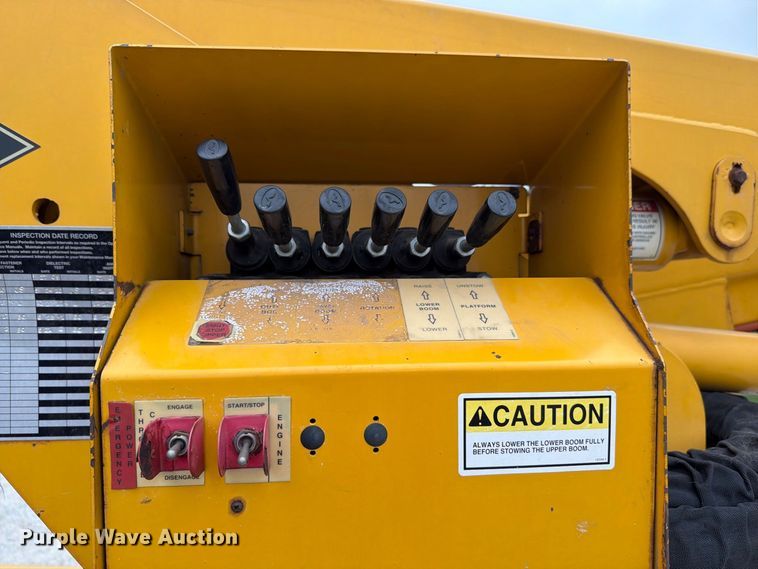 image for item EX4612 2002 Ford F550 bucket truck