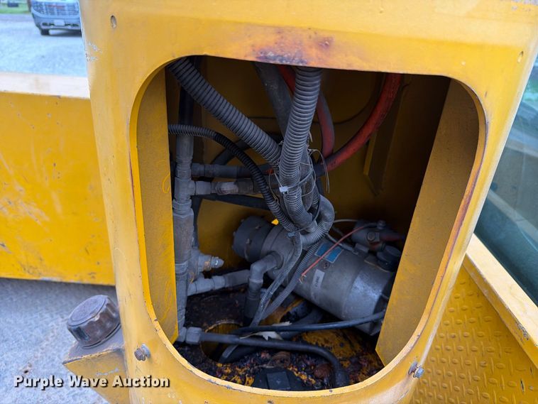 image for item EX4612 2002 Ford F550 bucket truck