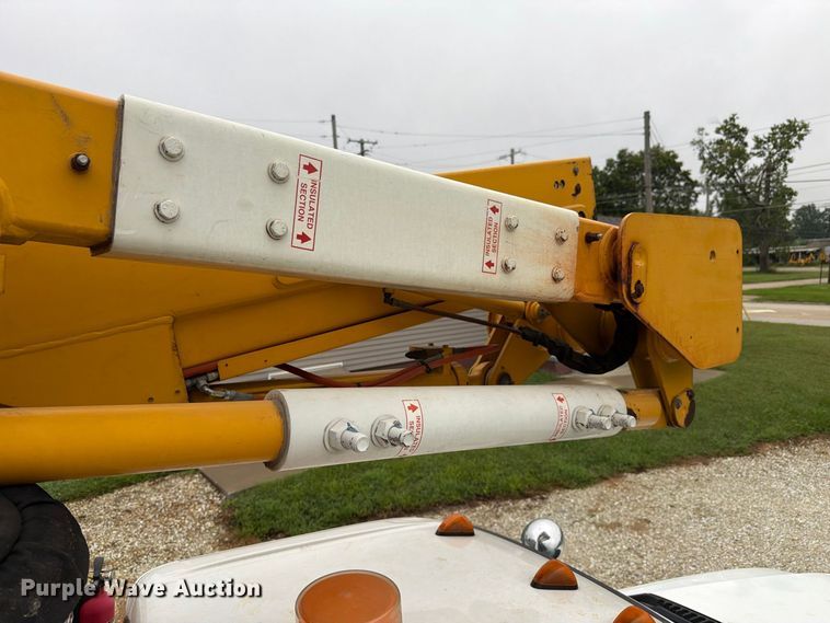image for item EX4612 2002 Ford F550 bucket truck