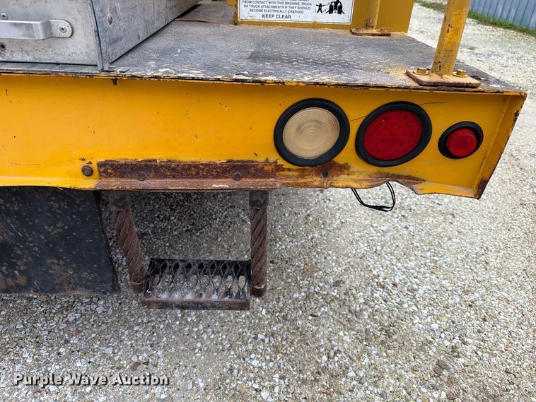 image for item EX4612 2002 Ford F550 bucket truck