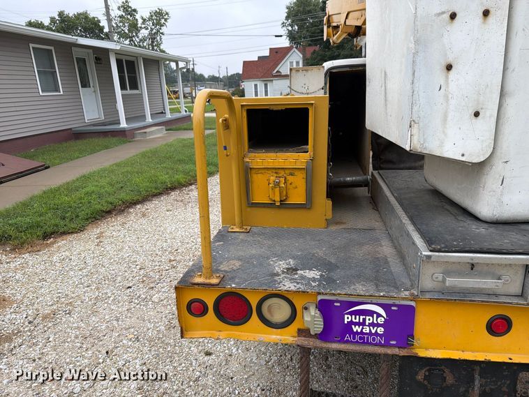 image for item EX4612 2002 Ford F550 bucket truck