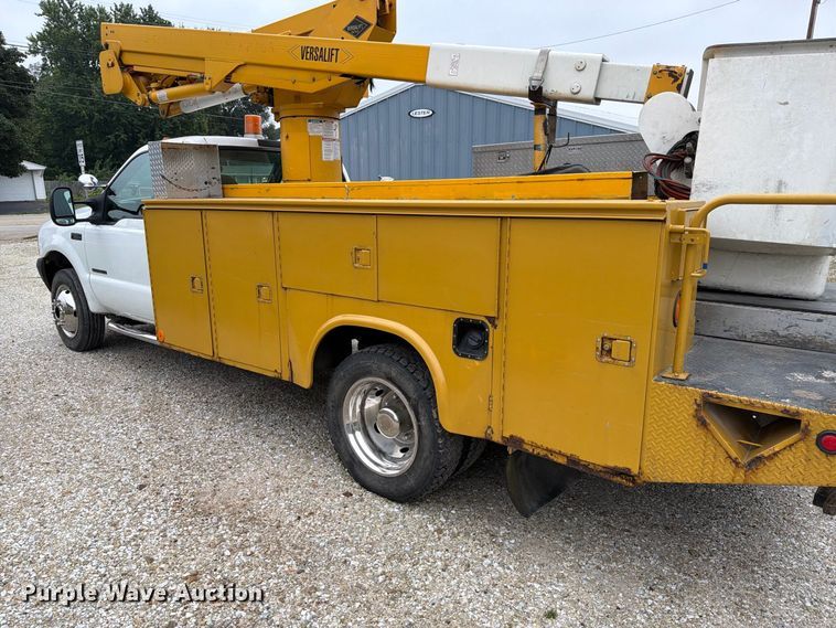 image for item EX4612 2002 Ford F550 bucket truck