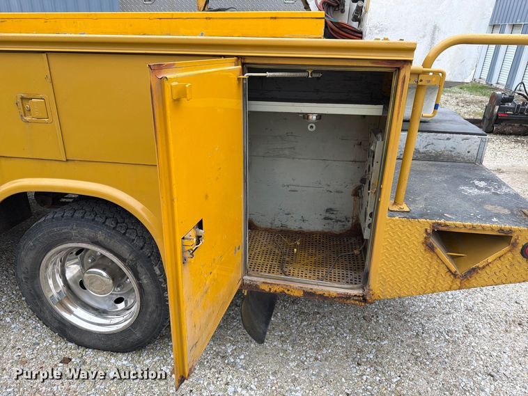 image for item EX4612 2002 Ford F550 bucket truck