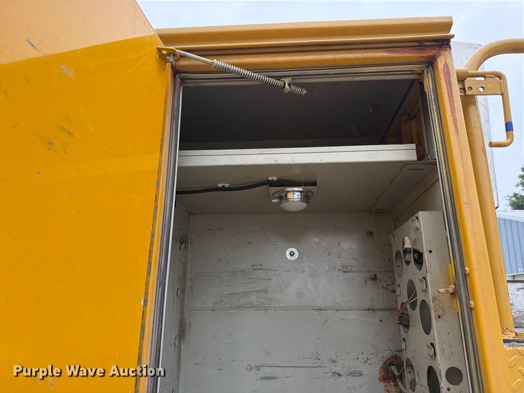 image for item EX4612 2002 Ford F550 bucket truck