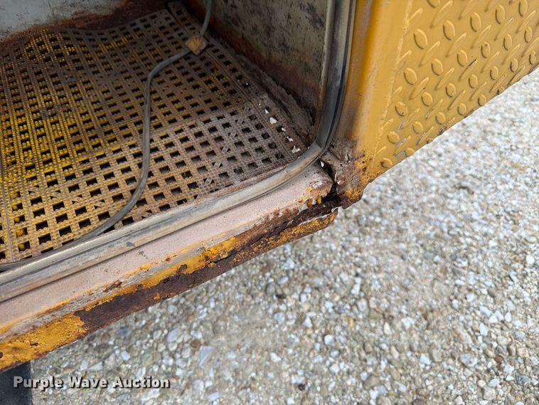 image for item EX4612 2002 Ford F550 bucket truck