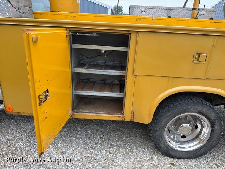 image for item EX4612 2002 Ford F550 bucket truck