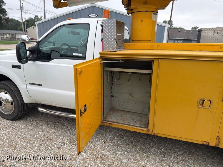 image for item EX4612 2002 Ford F550 bucket truck