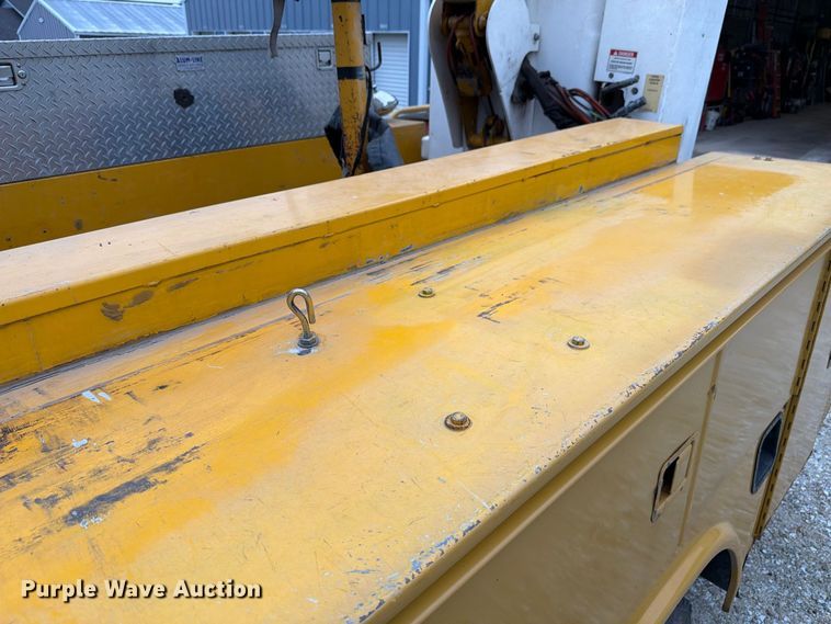 image for item EX4612 2002 Ford F550 bucket truck