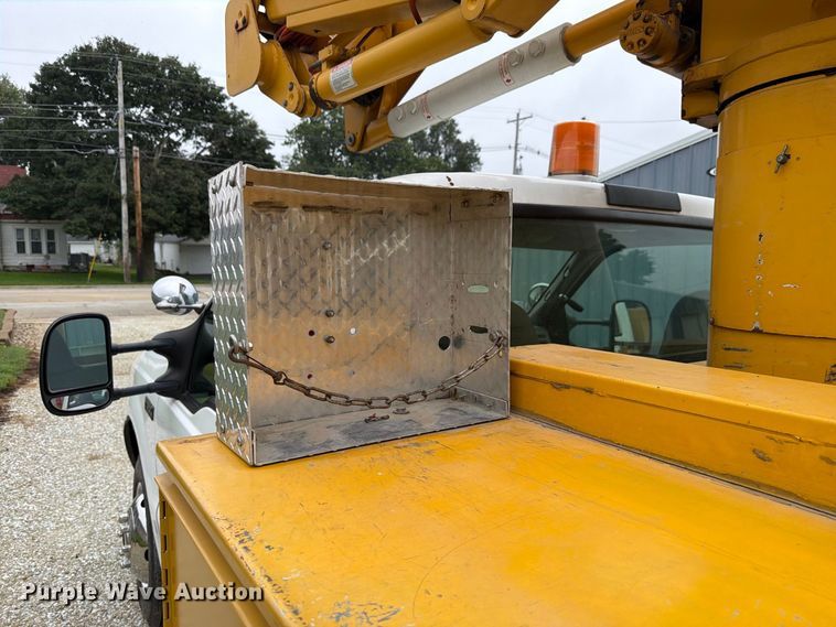 image for item EX4612 2002 Ford F550 bucket truck