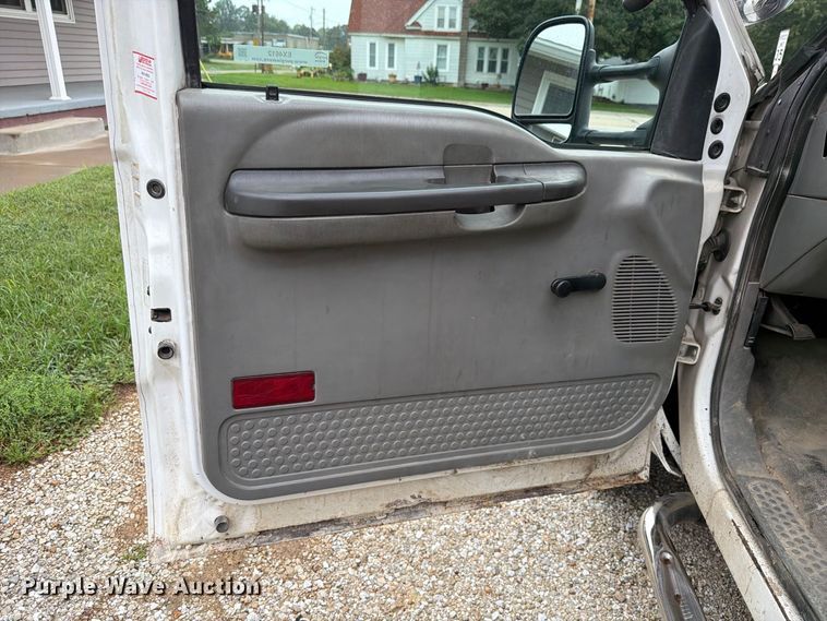 image for item EX4612 2002 Ford F550 bucket truck