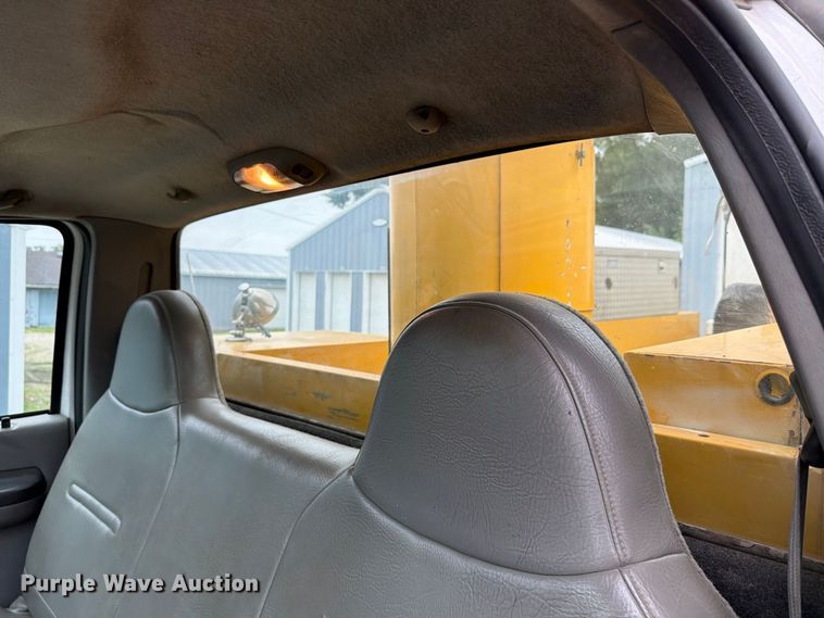 image for item EX4612 2002 Ford F550 bucket truck