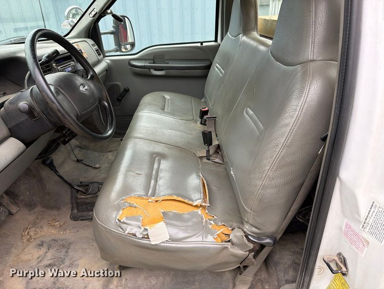 image for item EX4612 2002 Ford F550 bucket truck